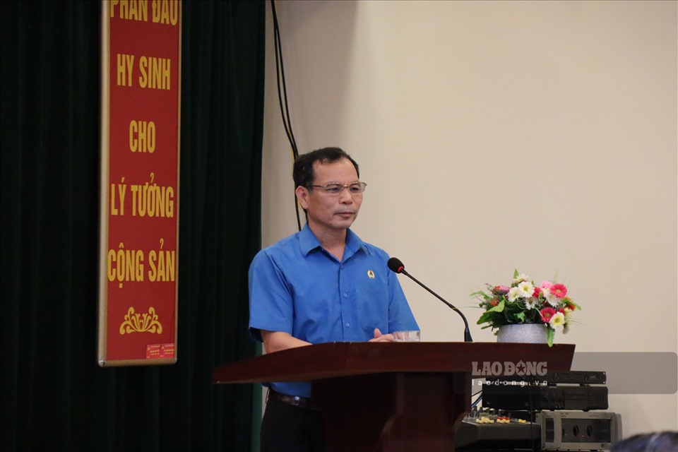 Ông Nguyễn Mạnh Cương - Chủ tịch LĐLĐ tỉnh Hòa Bình chỉ đạo tại hội nghị.