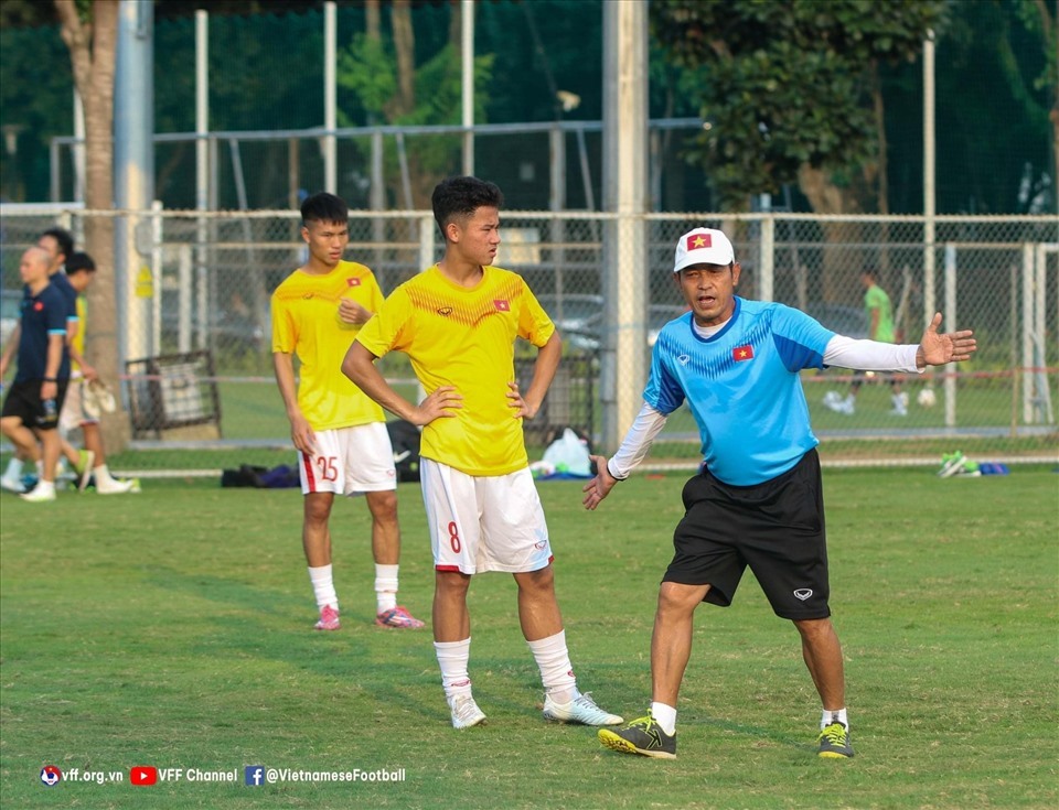 Huấn luyện viên Đinh Thế Nam mong muốn có được đội hình U19 Việt Nam mạnh nhất tham dự vòng loại U20 Châu Á 2023. Ảnh: VFF