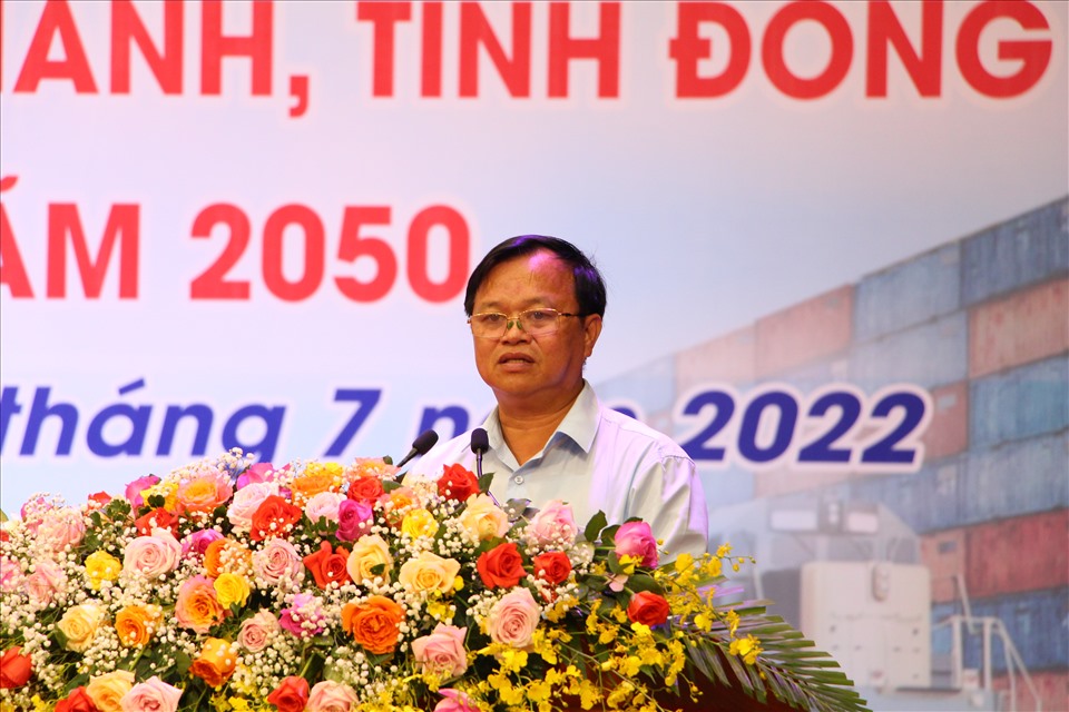 Chủ tịch UBND tỉnh Đồng Nai phát biểu tại hội nghị. Ảnh: Hà Anh Chiến