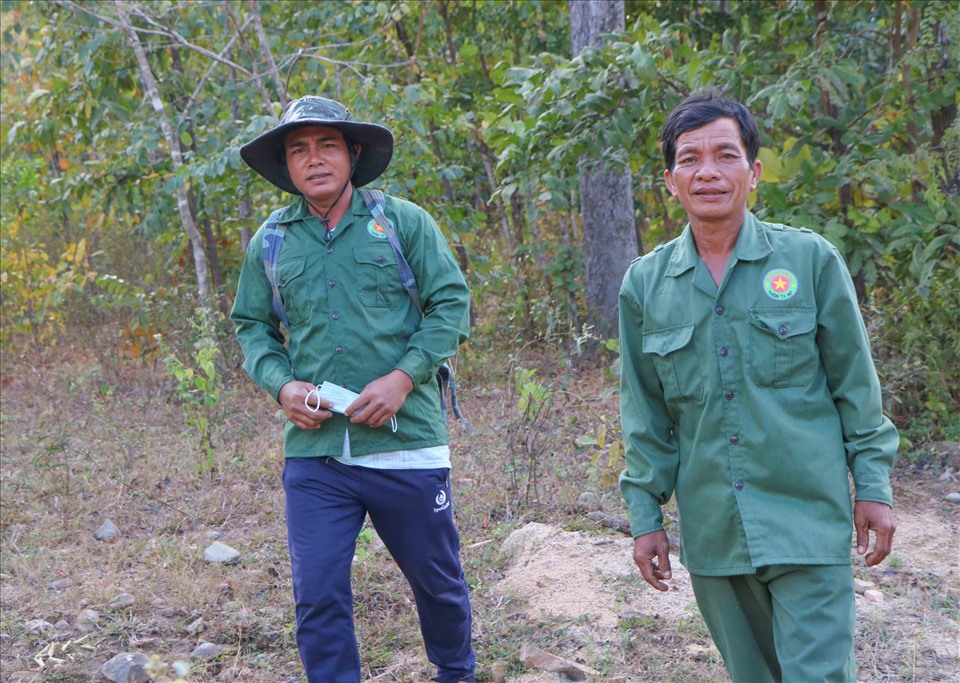 Tổ viên tổ bảo vệ rừng cộng đồng thôn Trà Nô, xã Phước Hà mong muốn sớm nhận được tiền hỗ trợ theo Nghị quyết 75. Ảnh: Em Quang