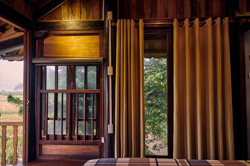 Nội thất bên trong Nhà Mơ hoàn toàn bằng gỗ nhằm đem đến cho cảm giác gần gũi nhất với thiên nhiên.