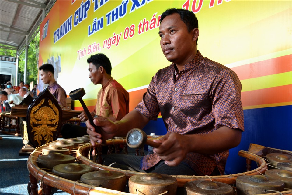 Đây không chỉ là dịp để du khách khám phá sức sống độc lạ từ nhạc ngũ âm của đồng bào Khmer... Ảnh: LT