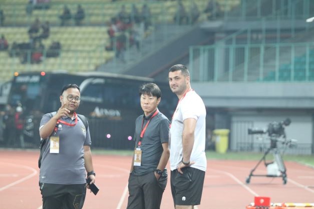 HLV Shin Tae-yong của U19 Indonesia chưa thể giúp đội nhà tạo ra khác biệt trước U19 Việt Nam. Ảnh: VFF