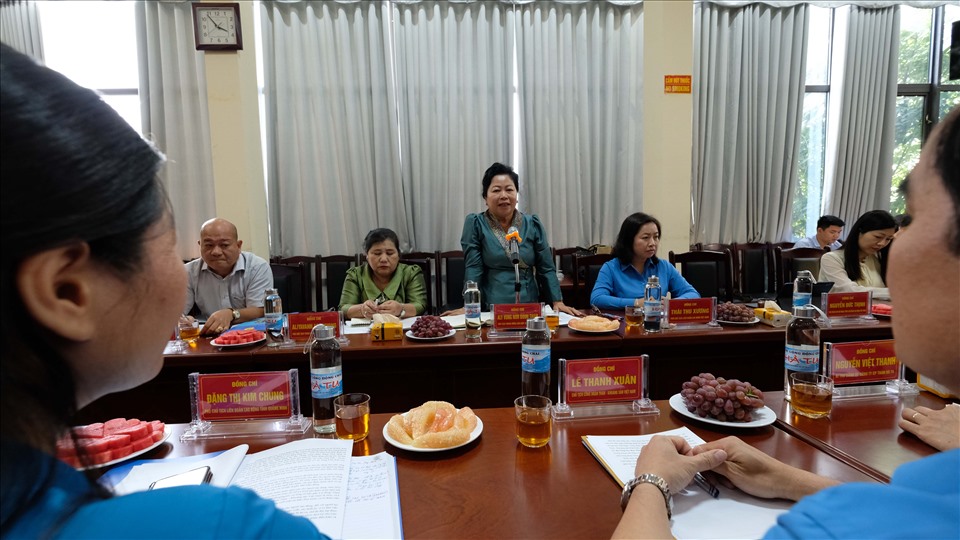 Đồng chí Aly Vong Nor Boun Tham – Ủy viên Trung ương Đảng Nhân dân Cách mạng Lào, Chủ tịch Trung ương Liên hiệp Công đoàn Lào  dẫn đầu đoàn công tác đến đến thăm và làm việc với Công ty CP Than Hà Tu – Vinacomin, Công đoàn TKV. Ảnh: T.N.D