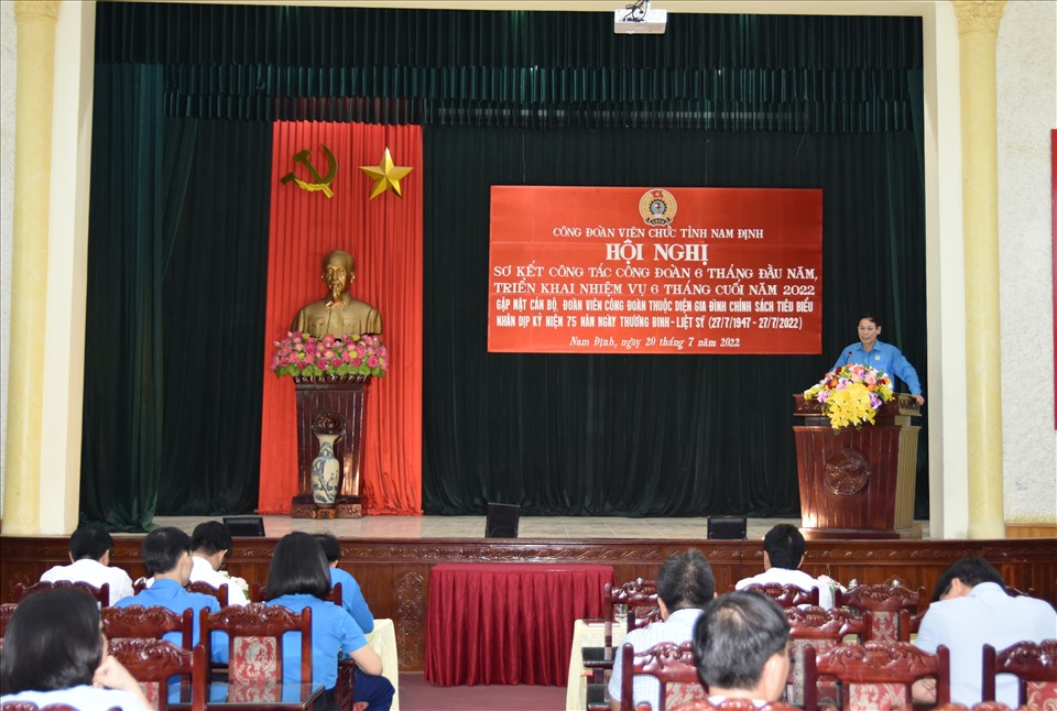 Ông Trần Văn Lịch - Chủ tịch Công đoàn Viên chức tỉnh - phát biểu kêt luận Hội nghị.