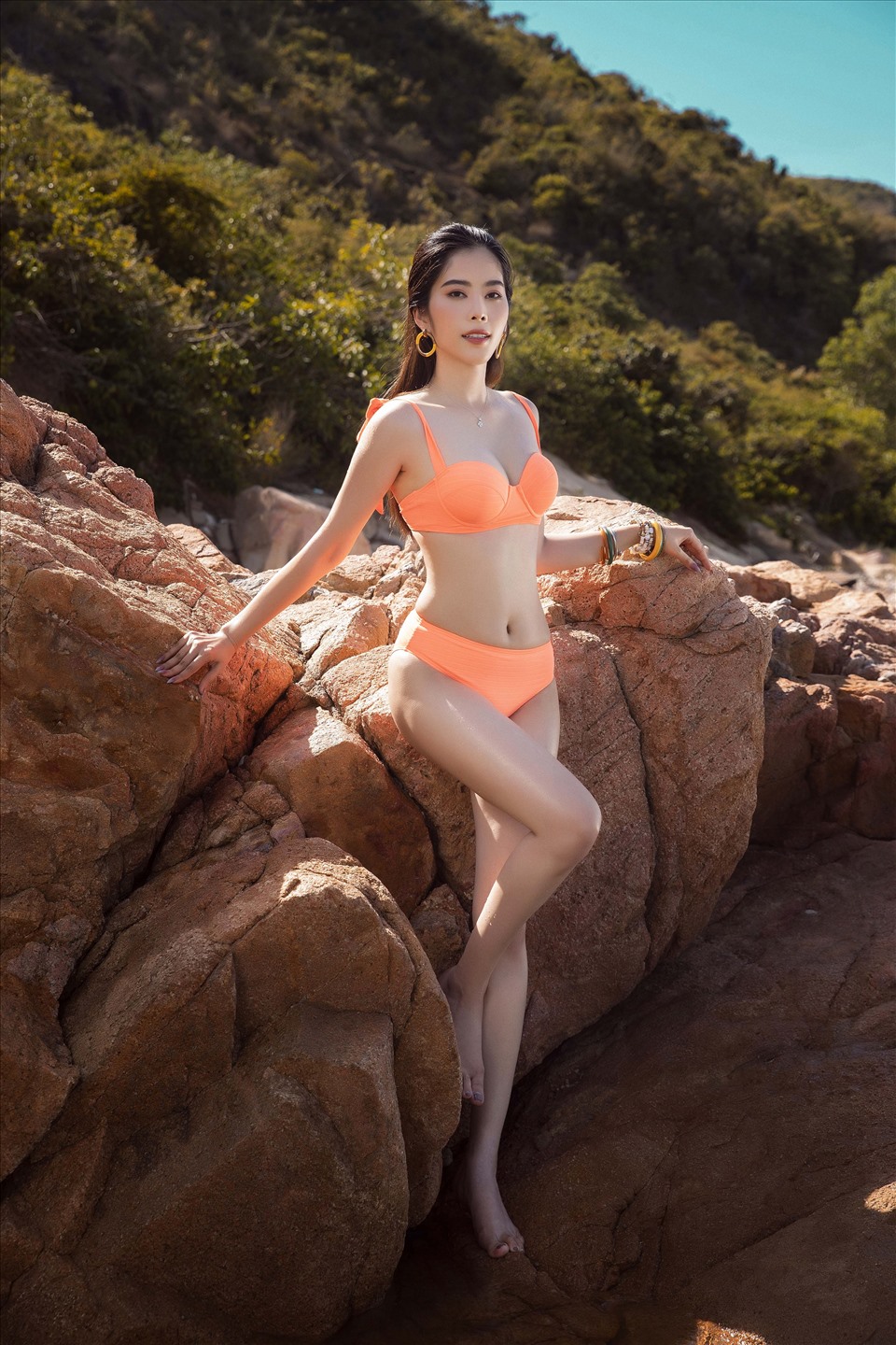 Thí sinh Miss World Việt Nam gợi cảm với bikini: Nam Em gây chú ý