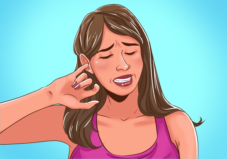 1. Ngứa: Nhiễm trùng tai có thể bắt đầu với việc ngứa nhẹ ở ống trong của tai và sẽ trở nên nghiêm trọng hơn khi tình trạng nhiễm trùng không được điều trị. (Ảnh: Brightside)