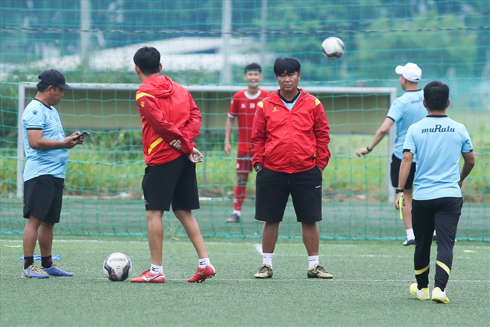 Tình hình nhân sự của câu lạc bộ TPHCM nhận nhiều sự chú ý sau thông tin huấn luyện viên Trần Minh Chiến xin từ chức.