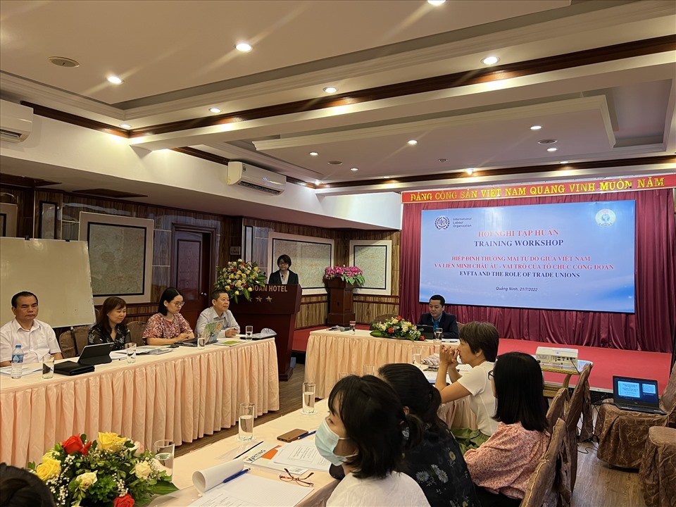 Tổng Liên đoàn Lao động Việt Nam phối hợp với Ban Hoạt động Công nhân, Tổ chức Lao động Quốc tế (ILO-ACTRAV) tổ chức Hội nghị Tập huấn về Hiệp định Thương mại tự do giữa Việt Nam và Liên minh Châu Âu (EVFTA), vai trò của tổ chức Công đoàn. Ảnh: Vân Lam