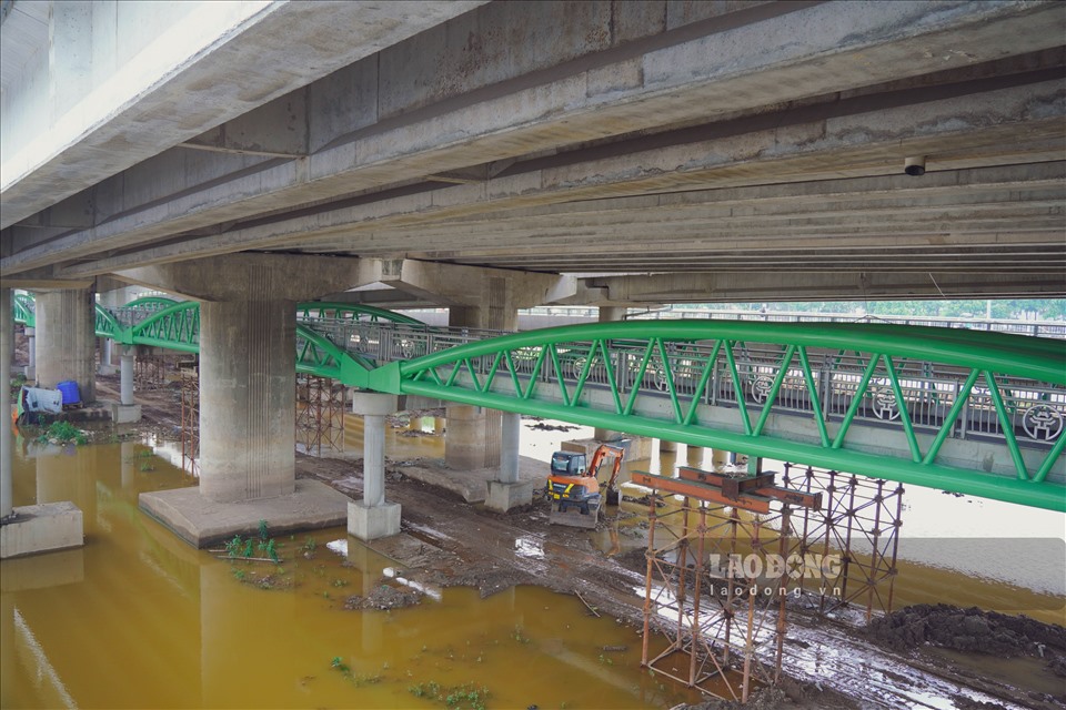 Dự án xây dựng cầu vòm sắt dành cho xe máy đi thấp qua hồ Linh Đàm (nằm dưới gầm cầu cạn Vành đai 3) được khởi công xây dựng từ đầu năm 2021. Công trình dự kiến hoàn thành trước Tết Nguyên đán Nhâm Dần 2022 nhằm phục vụ nhu cầu đi lại của người dân.
