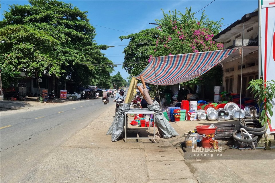 Được biết, chợ Bãi Chạo là chợ phiên được họp cách 5 ngày/lần, vào các ngày 5, 10, 15, 20, 25, 30 âm lịch hàng tháng. Đây là nơi mua bán chủ yếu của người dân xã Tú Sơn cùng một số xã lân cận.
