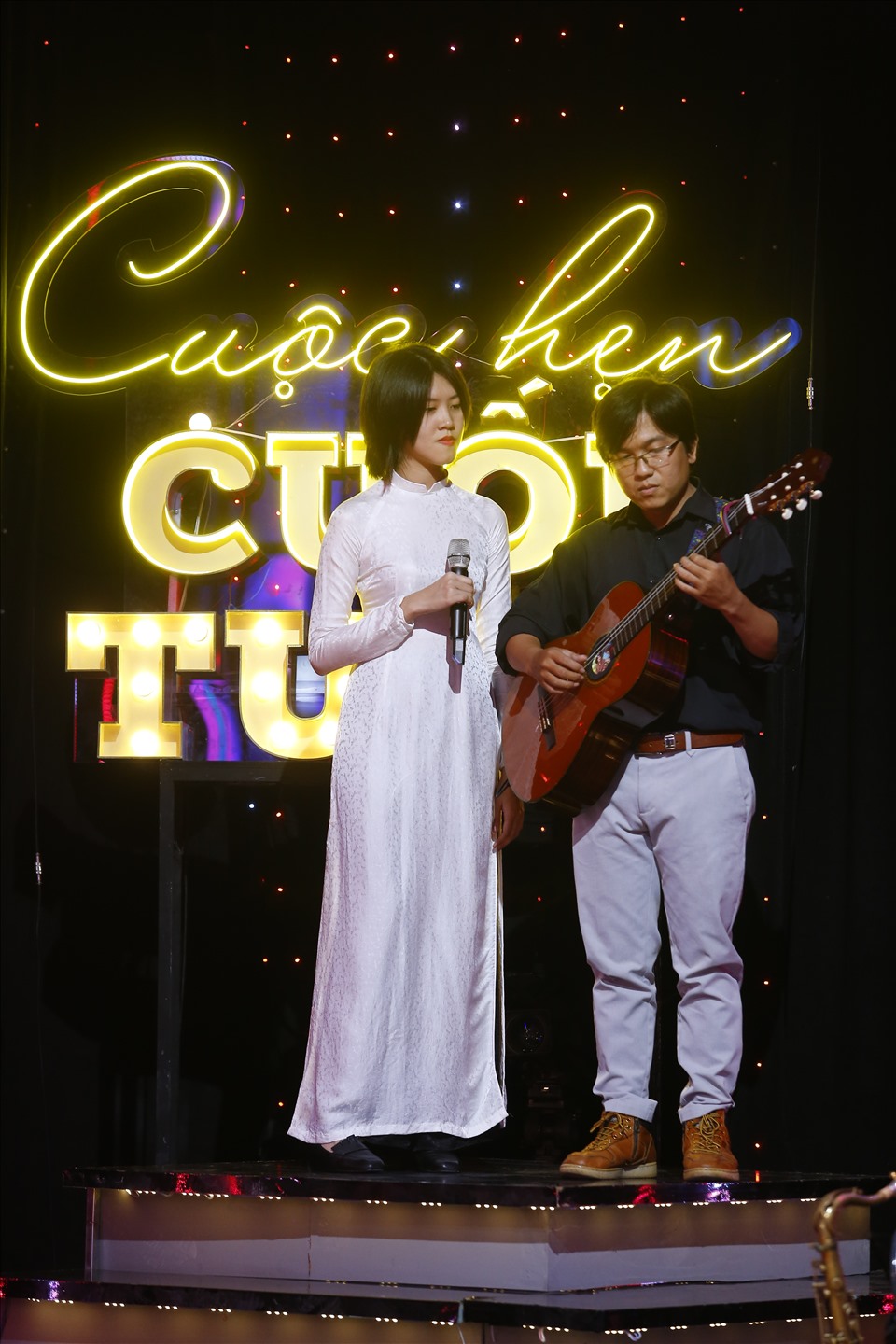 Cùng mang tới không gian của niềm vui và cả những giọt nước mắt trong chương trình là cặp đôi đẹp trong âm nhạc - Hoàng Trang và Nguyễn Đông. Ảnh: VTV