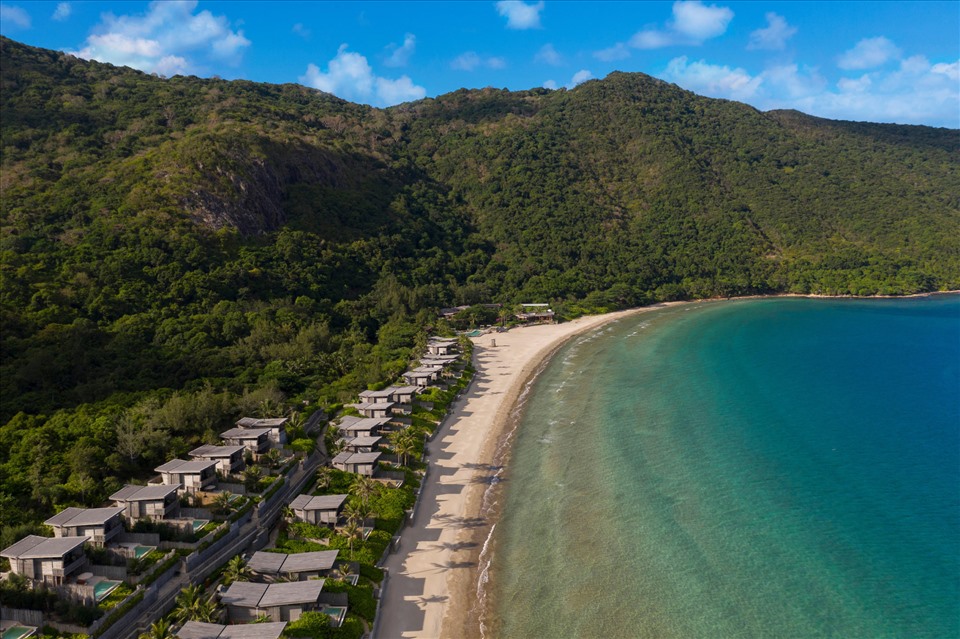 Quang cảnh tự nhiên bao quanh resort. - Ảnh: Six Senses Con Dao