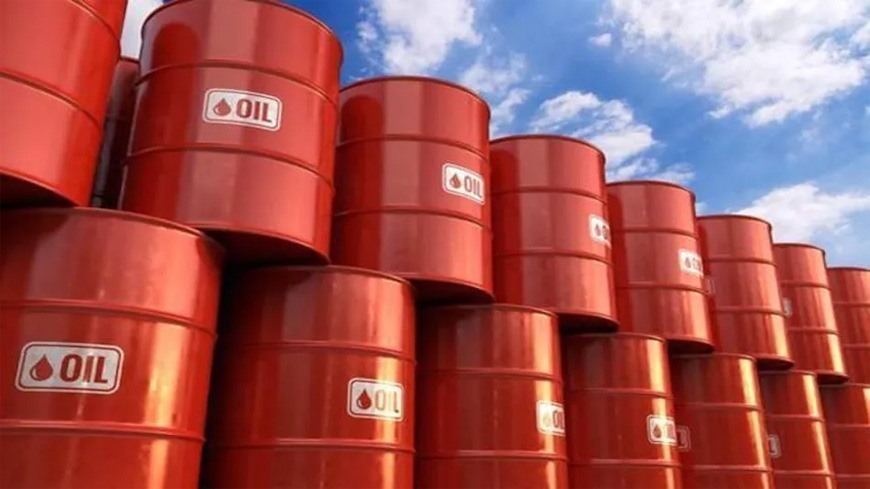 Giá dầu thế giới giảm do loạt thông tin tiêu cực. Ảnh: AFP