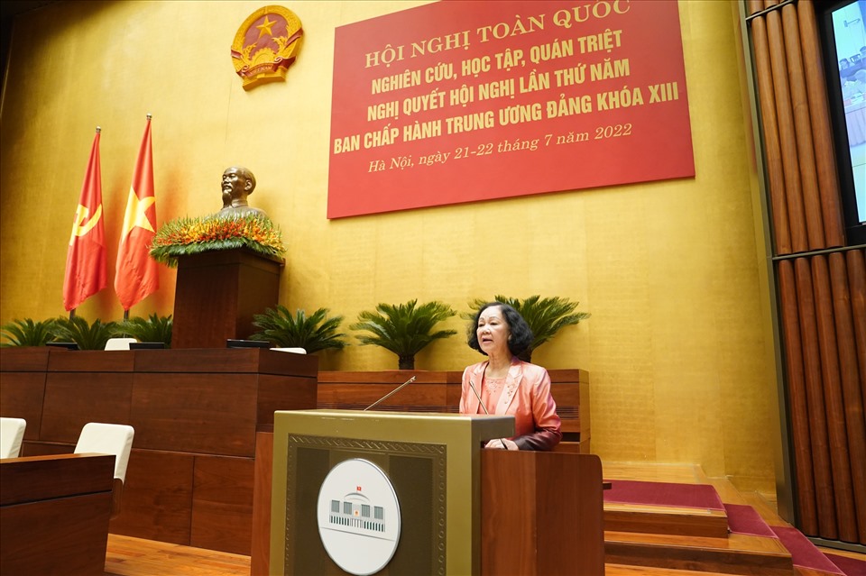 Trưởng Ban Tổ chức Trung ương trình bày tại Hội nghị quán triệt Nghị quyết Trung ương 5.