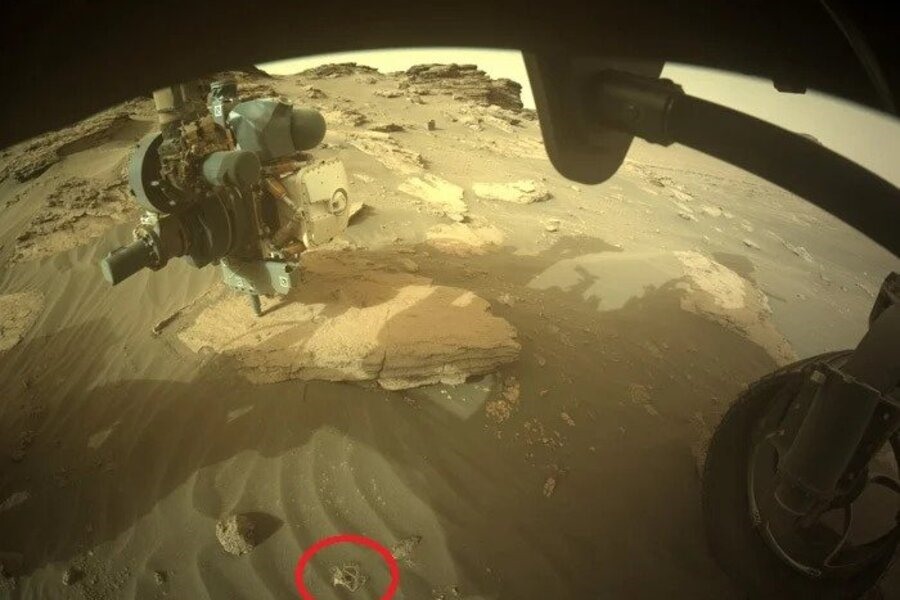 Cận cảnh vật thể kỳ trên sao Hỏa. Ảnh: NASA