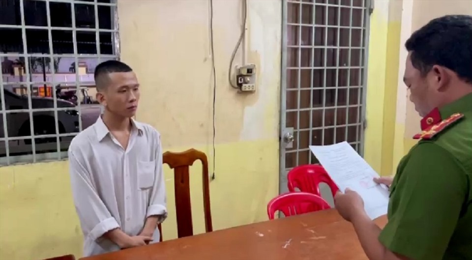 Tại Cơ quan điều tra, đối tượng Nguyễn Ngọc Lợi khai nhận hành vi trộm cắp của mình. Ảnh: NT