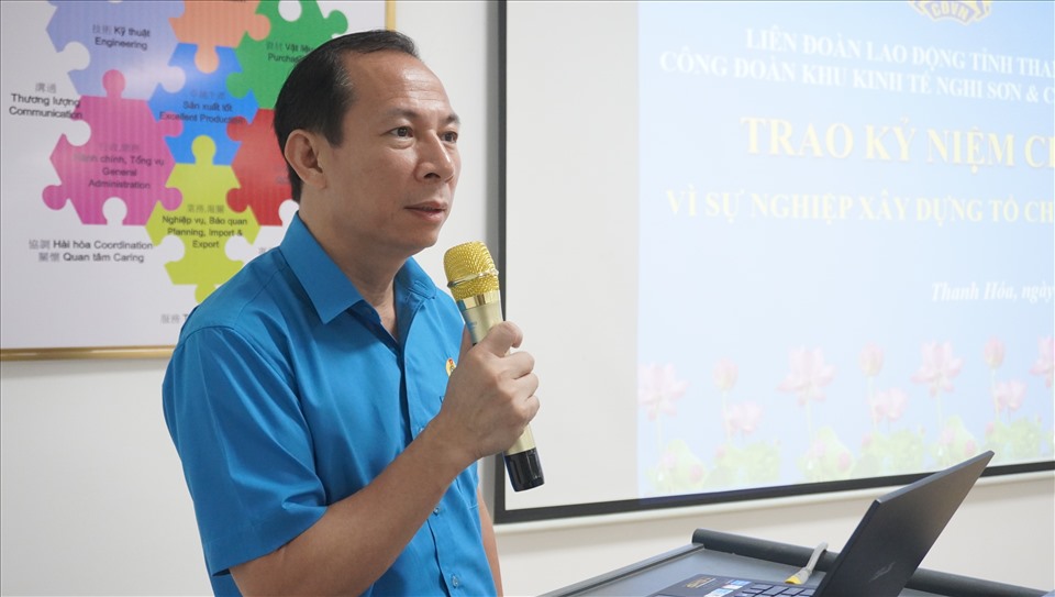 Ông Võ Mạnh Sơn - Chủ tịch LĐLĐ tỉnh Thanh Hóa phát biểu, động viên các đoàn viên   có hoàn cảnh khó khăn. Ảnh: Q.D