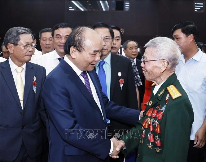 Chủ tịch nước Nguyễn Xuân Phúc và các đại biểu tham dự buổi lễ. Ảnh: Thống Nhất/TTXVN