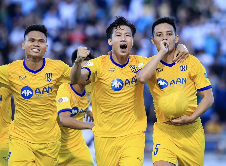 Sông Lam Nghệ An đánh bại Hải Phòng trên sân nhà tại vòng 9 V.League 2022. Ảnh: Minh Dân