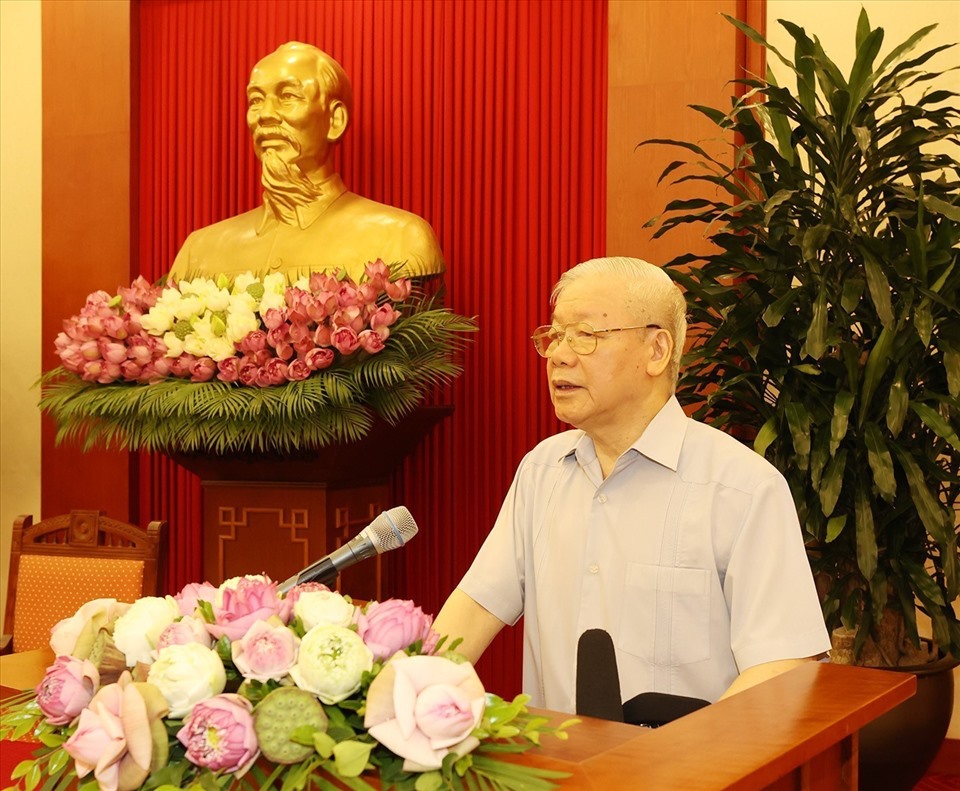 Tổng Bí thư Nguyễn Phú Trọng nói chuyện với người có công tiêu biểu toàn quốc.
