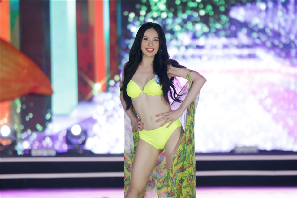 Kết thúc phần thi, giải thưởng Người đẹp biển đã thuộc về thí sinh 516 - Nguyễn Khánh My. Cô cũng là thí sinh tiếp theo được bước vào top 20 chung cuộc. Ảnh: MWVN.