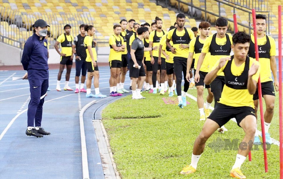 Tuyển Malaysia có thể gặp tuyển Thái Lan tại King's Cup 2022, sau đó họ còn thi đấu 2 trận giao hữu quốc tế trong tháng 11. Ảnh: NST