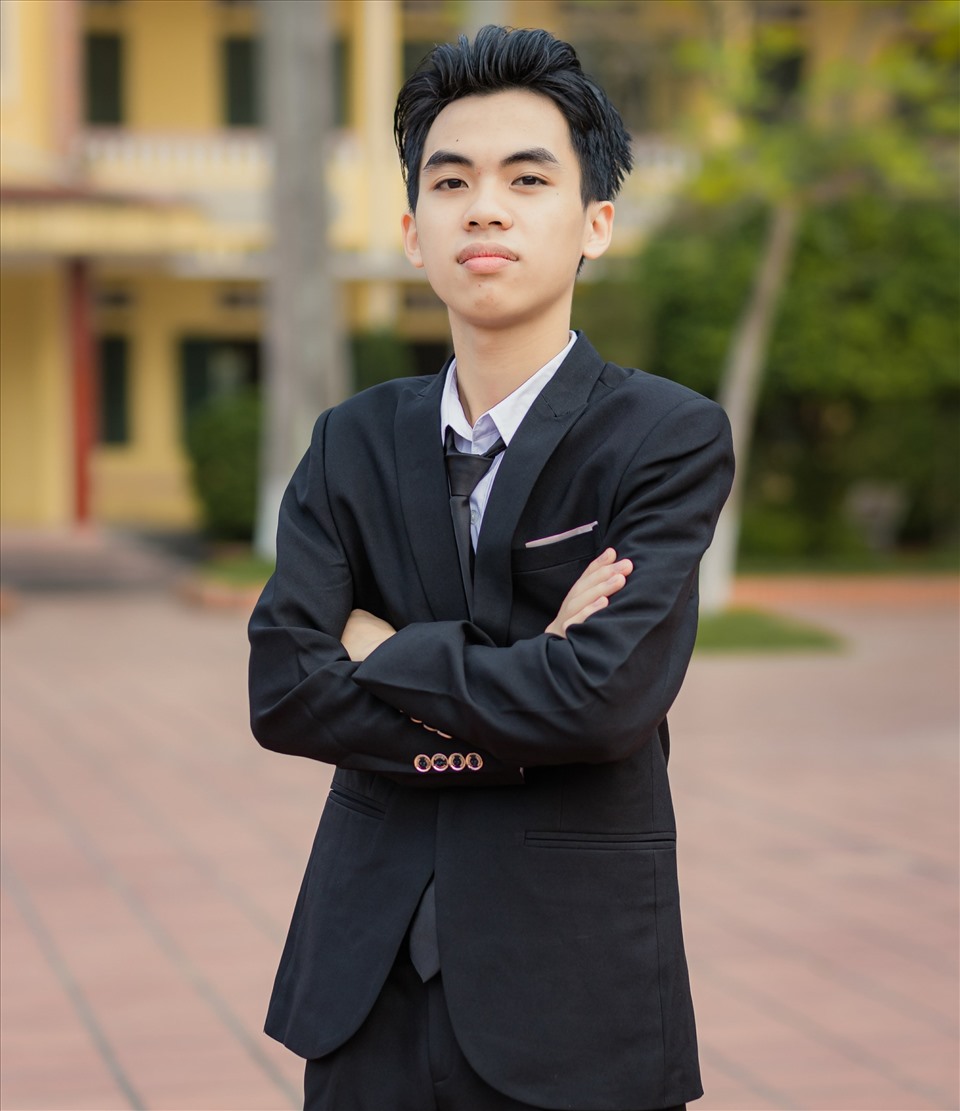 Chân dung nam sinh thủ khoa của Trường THPT Quỳnh Thọ tại kỳ thi tốt nghiệp THPT 2022 với tổng điểm - Phạm Công Chiến, lớp 12A1. Ảnh: NVCC