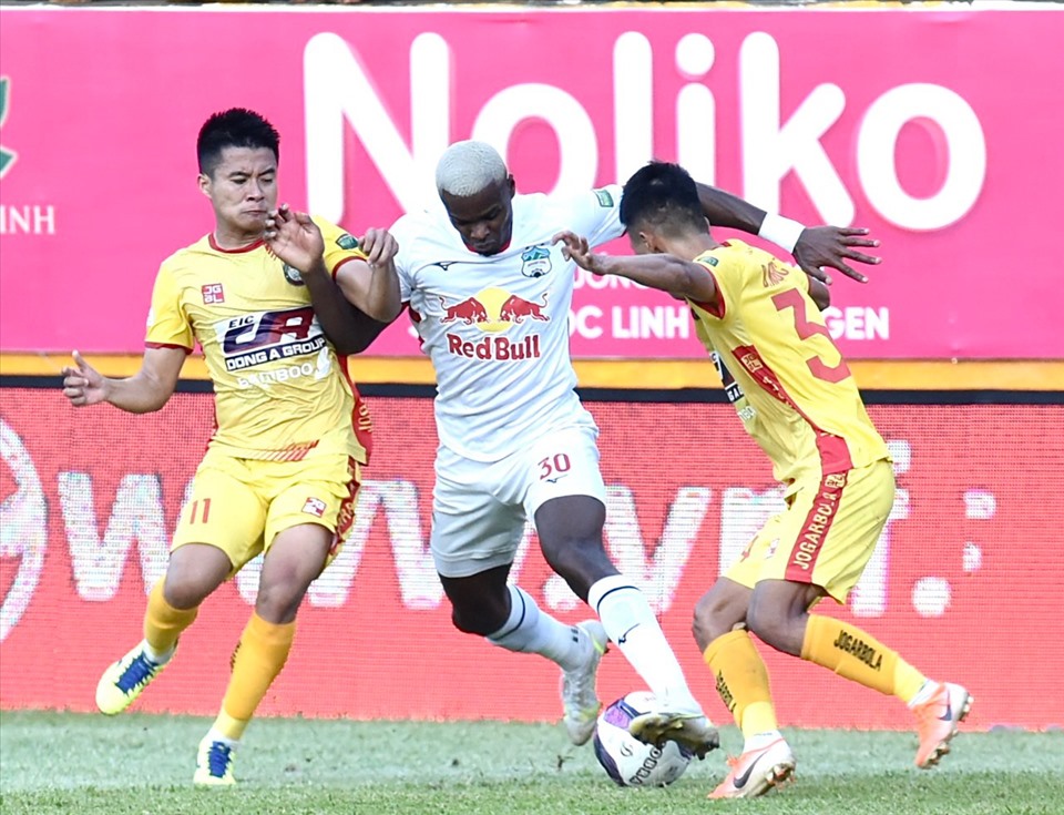 Tiếp đón câu lạc bộ Thanh Hoá trên sân nhà ở vòng 9 V.League 2022, Hoàng Anh Gia Lai tiếp tục thể hiện phong độ ấn tượng với màn trình diễn toả sáng của các cầu thủ.