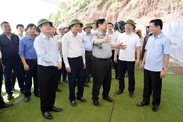 Thủ tướng Chính phủ trao đổi định hướng phát triển với lãnh đạo tỉnh Nghệ An. Ảnh: TQ