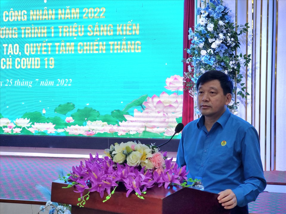 Chủ tịch LĐLĐ tỉnh Nghệ An Kha Văn Tám phát biểu tại Hội nghị. Ảnh: QĐ