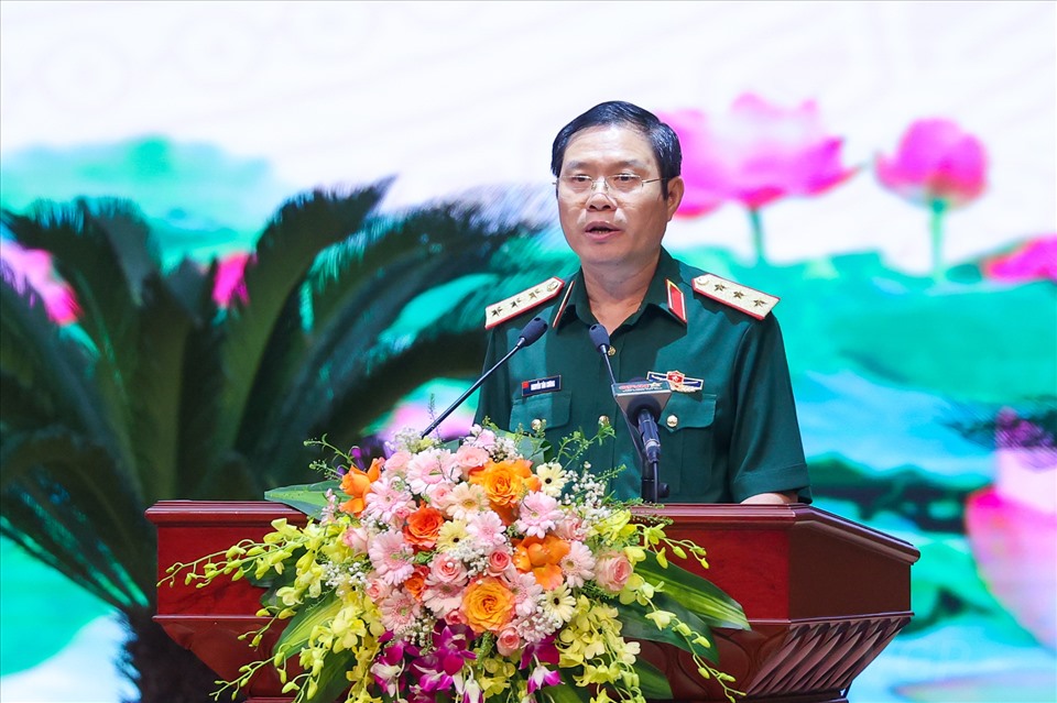 Thượng tướng Nguyễn Tân Cương, Tổng Tham mưu trưởng Quân đội nhân dân Việt Nam, Thứ trưởng Bộ Quốc phòng phát biểu tại Hội nghị. Ảnh: Nhật Bắc