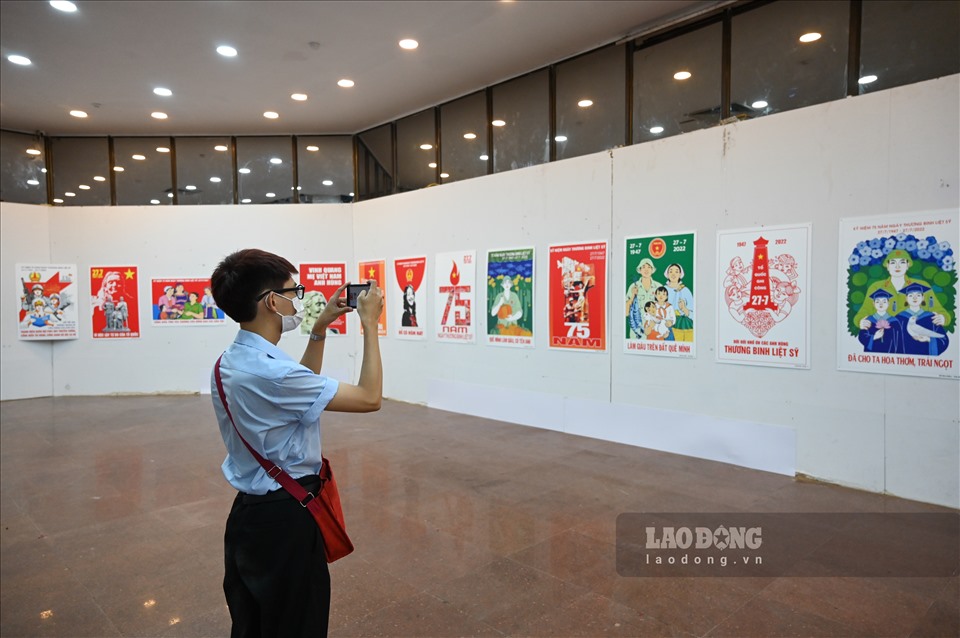 75 tác phẩm tranh cổ động của các tác giả tham gia cuộc thi sáng tác tranh cổ động tuyên truyền Kỷ niệm 75 năm ngày Thương binh Liệt sĩ.