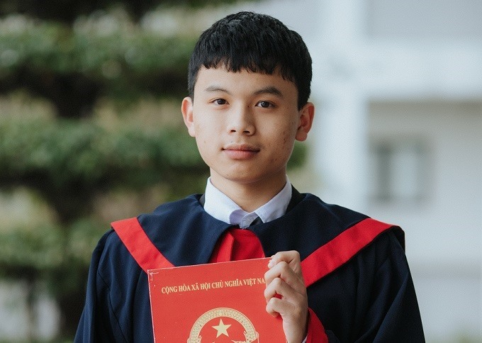 Em Nguyễn Ngọc Lễ - thủ khoa đạt điểm tuyệt đối khối A00 toàn quốc năm 2022. Ảnh: NVCC.