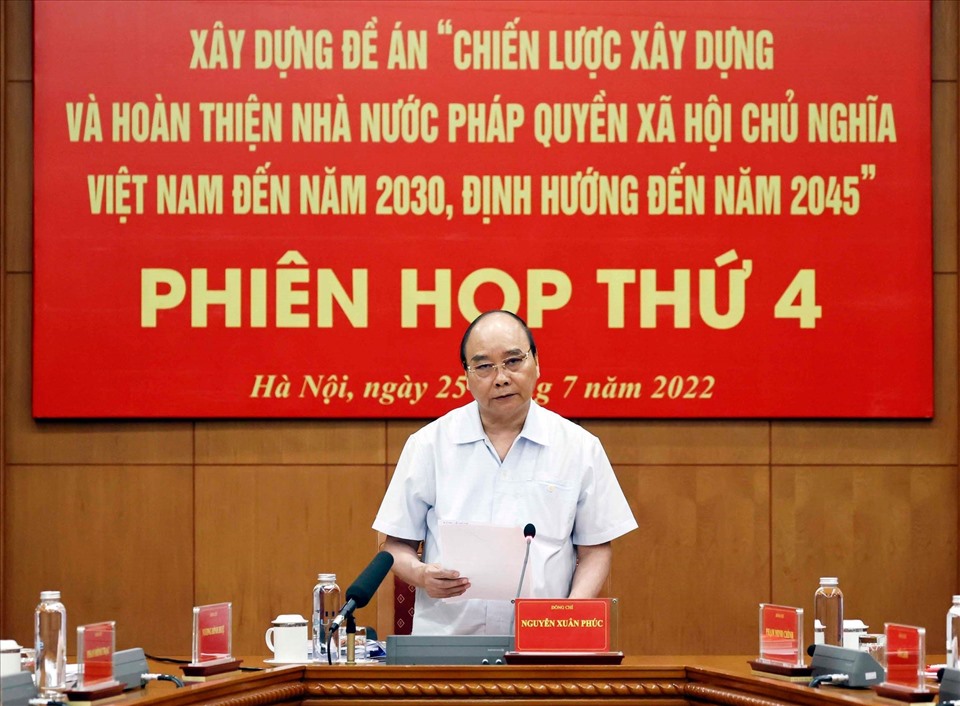 Chủ tịch nước Nguyễn Xuân Phúc phát biểu tại phiên họp.