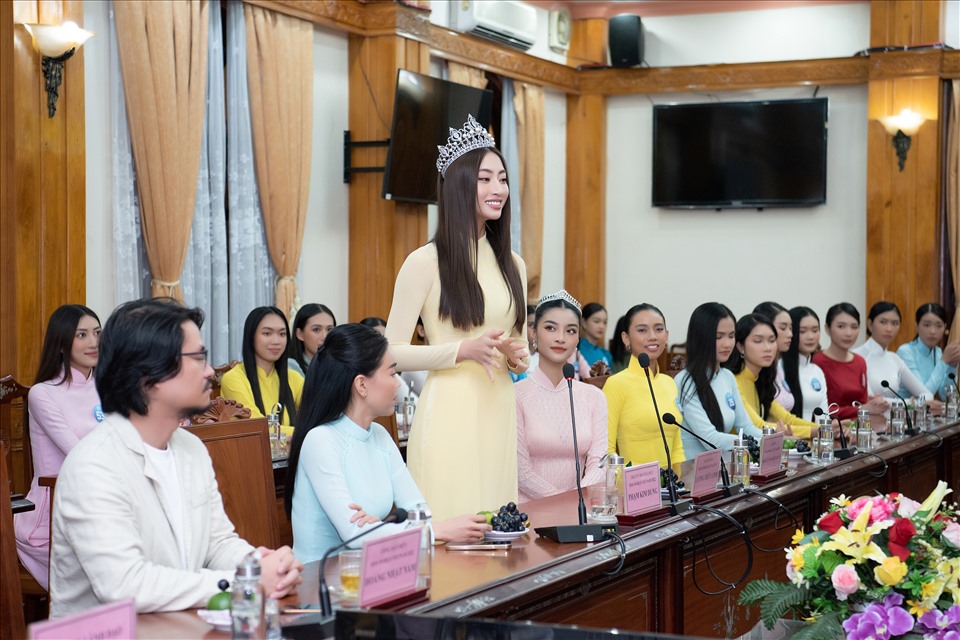Với cương vị là đương kim Hoa hậu và đại sứ của cuộc thi “Miss World Vietnam 2022“, Lương Thùy Linh thể hiện sự chững chạc của mình qua từng lời nói, hành động của mình. Ảnh:NSCC