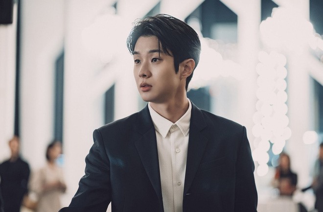Choi Woo Sik là diễn viên đi lên bằng thực lực của giới giải trí xứ Hàn. Ảnh: Instagram.