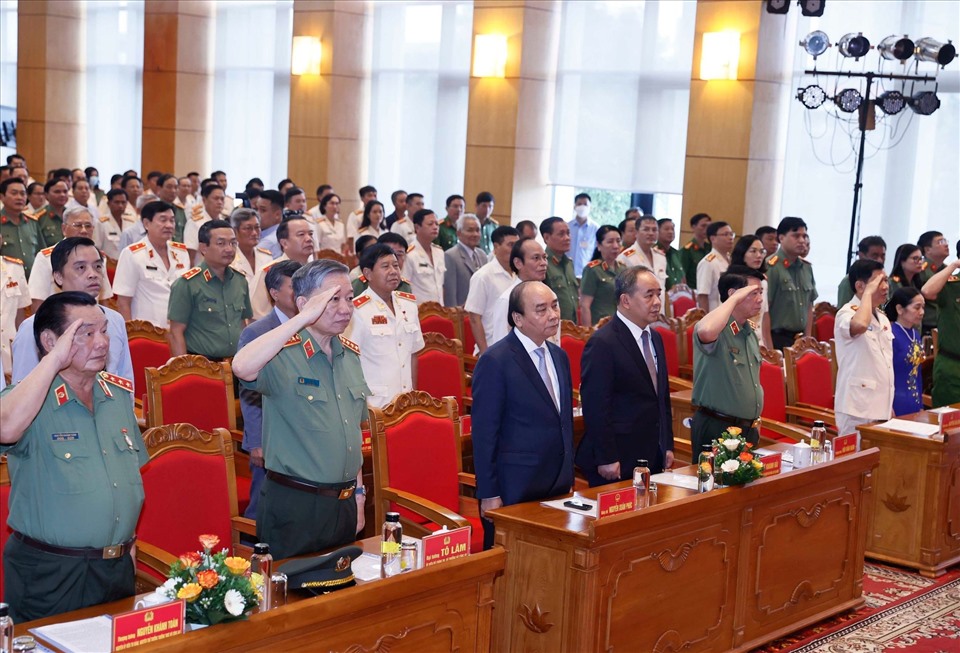 Chủ tịch nước Nguyễn Xuân Phúc dự hội nghị biểu dương người có công với cách mạng tiêu biểu trong Công an nhân dân giai đoạn 2017-2022
