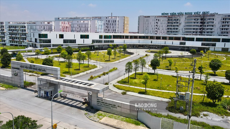Dự án xây dựng cơ sở 2 của Bệnh viện Hữu nghị Việt Đức và Bệnh viện Bạch Mai tại thành phố Phủ Lý (Hà Nam) đồng khởi công xây dựng vào cuối năm 2014, dự kiến hoàn thành vào năm 2017.