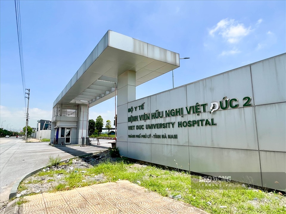 Còn Bệnh viện Hữu nghị Việt Đức, người dân nới đây gọi là “Việt Đức rêu phong” vì khung cảnh hoang tàn, vắng vẻ, thậm chí mang màu của rêu mốc.