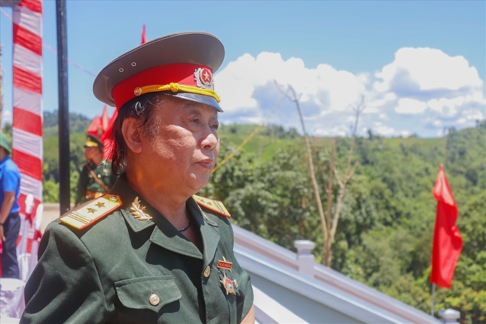 Cựu chiến binh Hồ Bá Thường xúc động trong ngày trở lại Trường Sơn. Ảnh: Đ.T