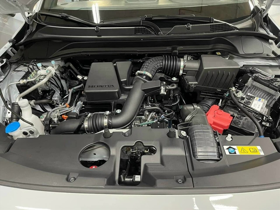 Cả 2 phiên bản RS và L của Honda HR-V thế hệ mới trang bị động cơ 1.5VTEC Turbo cho công suất cực đại 174 mã lực, momen xoắn 240Nm. Xe sử dụng hộp số CVT vô cấp, ứng dụng công nghệ Earth Dream Technology. Kết hợp với 3 chế độ lái: Econ, Normal, Sport.