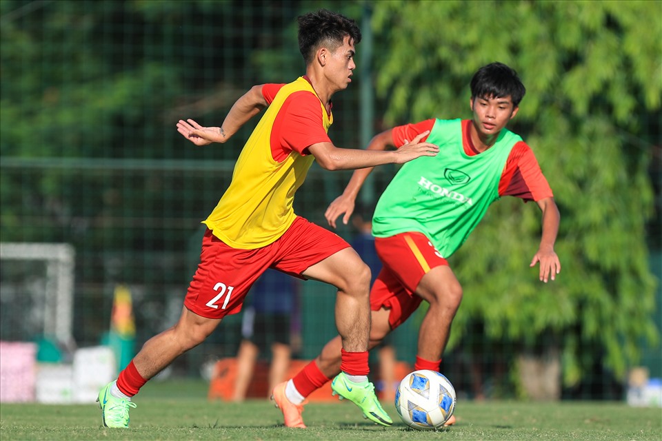 Tốc độ và sự khéo léo của Văn Khang là vũ khí mà huấn luyện viên Đinh Thế Nam tung ra tại giải giao hữu U19 quốc tế 2022 tổ chức tại Bình Dương.