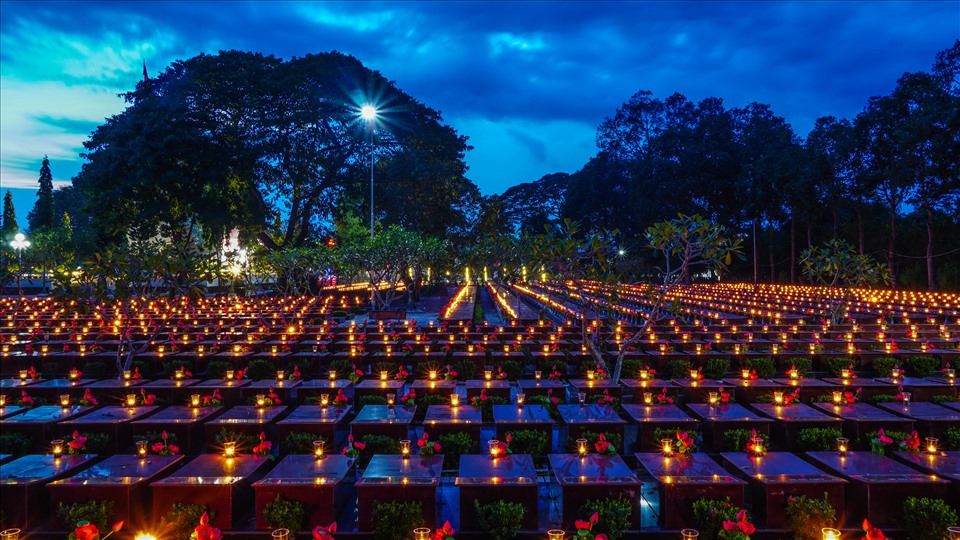 Trong đó, tập trung cao điểm từ ngày 20-27.7, thăm và tặng 150  phần quà cho Mẹ Việt Nam Anh hùng với tổng trị giá trên 180 triệu đồng; hơn 9.210 đoàn viên thanh niên tham gia vệ sinh nghĩa trang, các khu tưởng niệm, đền thờ;