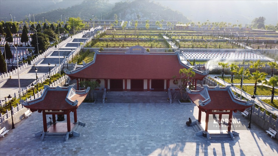 Đền thờ liệt sĩ mới được xây dựng trong khuân viên Nghĩa trang liệt sĩ Quốc gia Vị Xuyên.