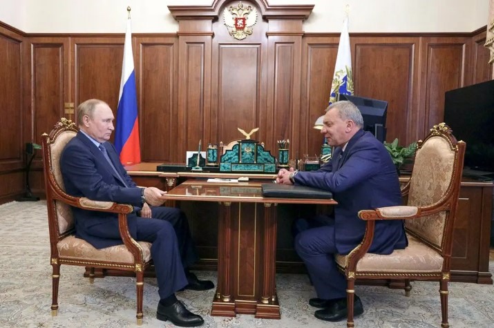7月26日にクレムリンで開かれた会議で、ウラジーミルプチン大統領とロスコスモスの首長であるユーリーボリソフ。 写真：ミハイル・クリメンティエフ