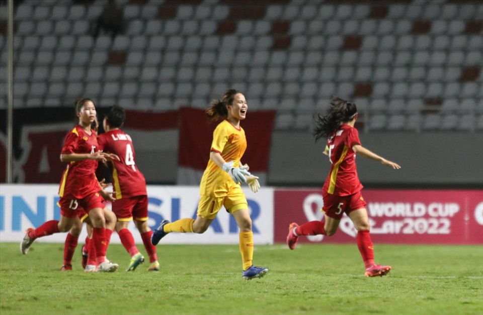 Các cầu thủ U18 nữ Việt Nam ăn mừng chiến thắng thứ 2 liên tiếp. Ảnh: AFF