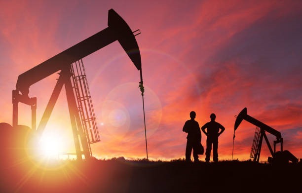 Giá dầu sẽ tiếp tục biến động sau quyết định của Cục Dự trữ Liên bang Mỹ (Fed) về việc tăng lãi suất. Ảnh: Istock