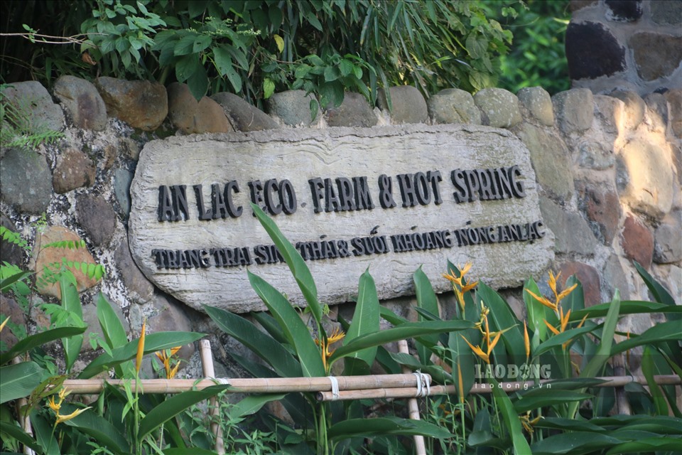 Đây là khu nghỉ dưỡng cao cấp có địa chỉ tại xã Vĩnh Đồng, huyện Kim Bôi, tỉnh Hòa Bình.