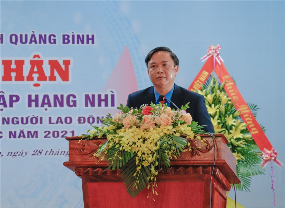 Ông Phạm Tiến Nam - Chủ tịch LĐLĐ tỉnh Quảng Bình phát biểu tại buổi lễ. Ảnh: Đức Tuấn